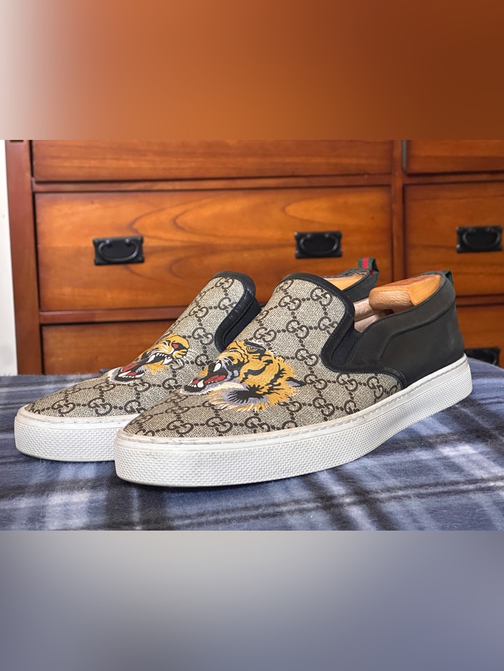 Gucci GG Beige Supreme Tiger-Embroidered Men’s Slip-On Loafers Size 12 G